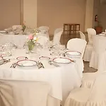 Rainha D. Amelia, Arts & Leisure Hotel
