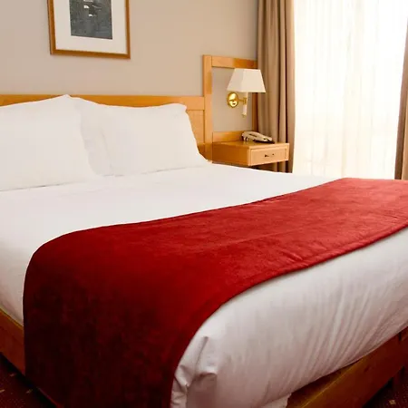 Rainha D. Amelia, Arts & Leisure Hotel