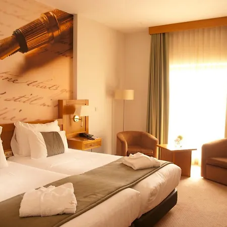 Rainha D. Amelia, Arts & Leisure