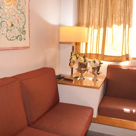 Rainha D. Amélia, Arts&leisure 4*