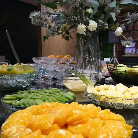 Rainha D. Amelia, Arts & Leisure 4*