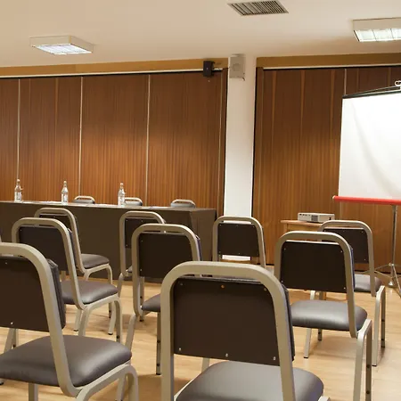 Rainha D. Amélia, Arts&leisure 4*