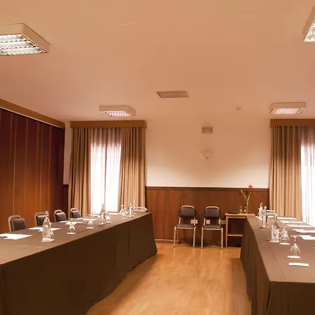 Rainha D. Amelia, Arts & Leisure Отель Каштелу-Бранку