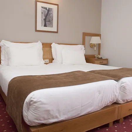 Rainha D. Amelia, Arts & Leisure Отель