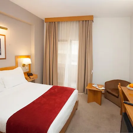 Rainha D. Amélia, Arts&leisure 4*