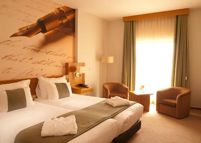 Rainha D. Amelia, Arts & Leisure