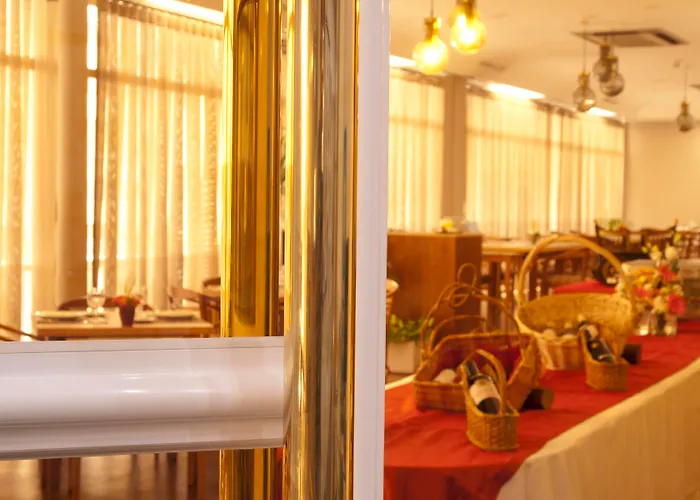 Rainha D. Amelia, Arts & Leisure Hotel