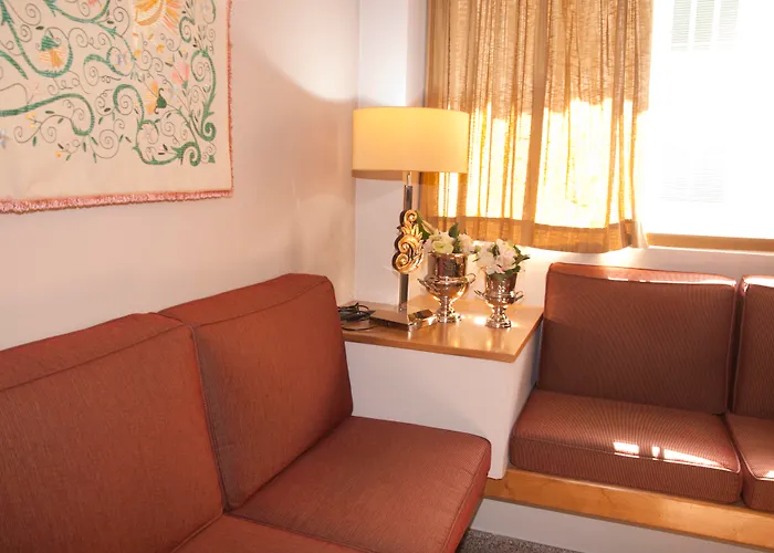 Rainha D. Amélia, Arts&leisure 4*