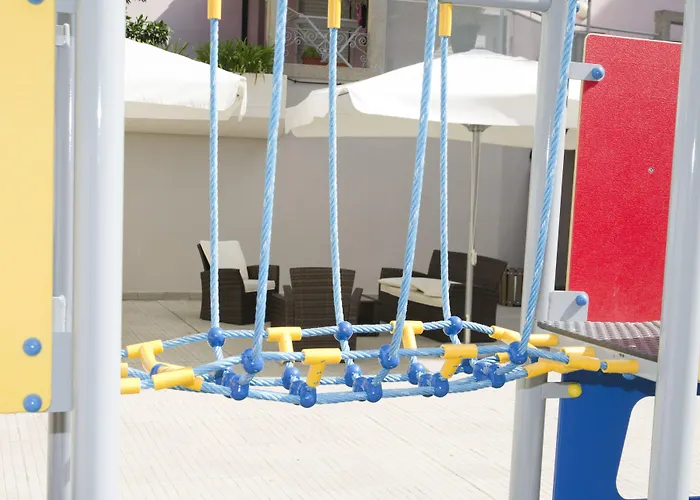 Rainha D. Amélia, Arts&leisure