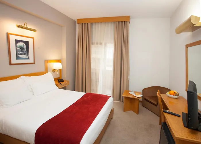 Rainha D. Amélia, Arts&leisure 4*